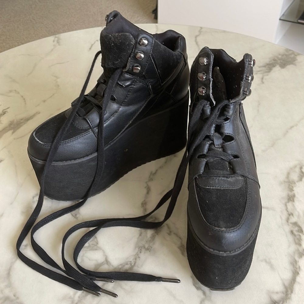 YRU platform shoes